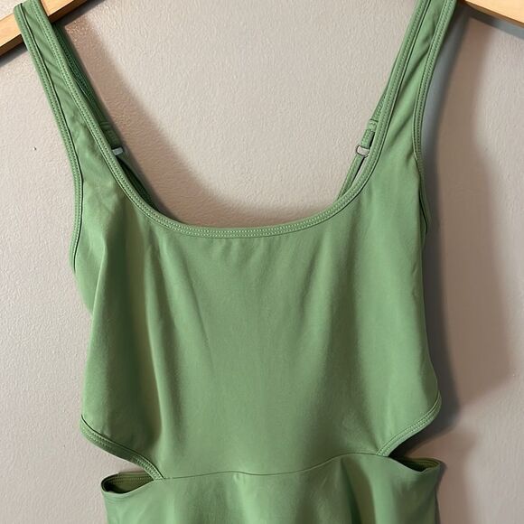 New! Abercrombie & Fitch Traveler Athletic Dress Green w/ built- in shorts NWT - Picture 4 of 15